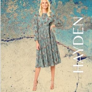 NWT Hayden floral Midi Dress 1XL 100% Polyester Hand Wash Button closure.